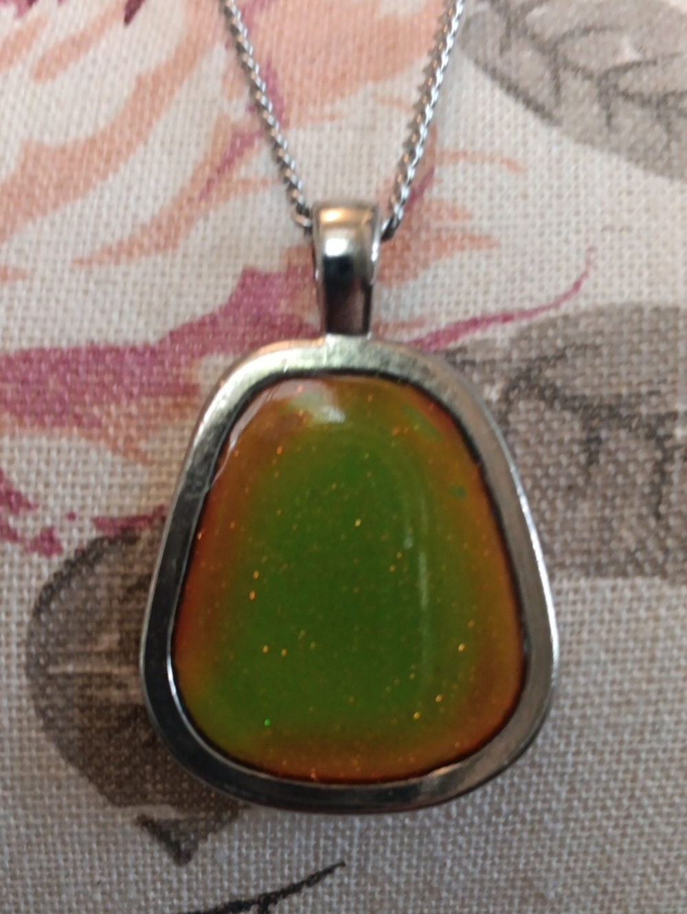 % Vintage Disney Colour Changing Mood Pendant Necklace